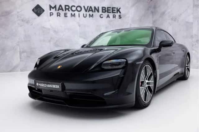Porsche Taycan (2021) thumbnail 4