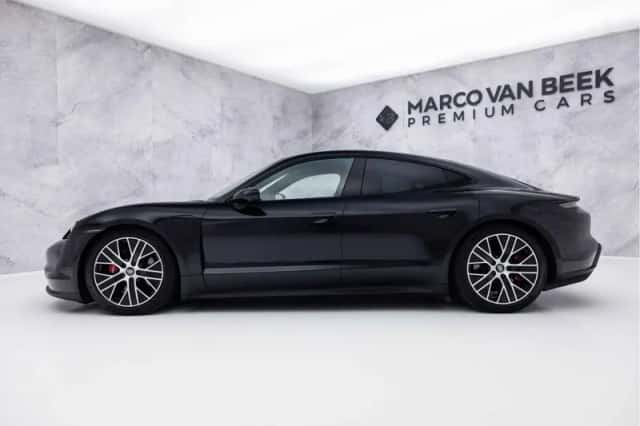 Porsche Taycan (2021) thumbnail 5