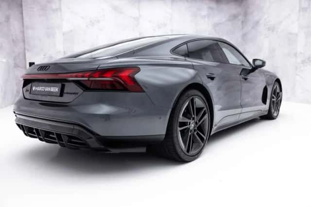 Audi e-tron GT (2023) thumbnail 2