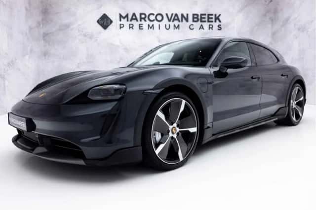 Porsche Taycan (2022) thumbnail 1