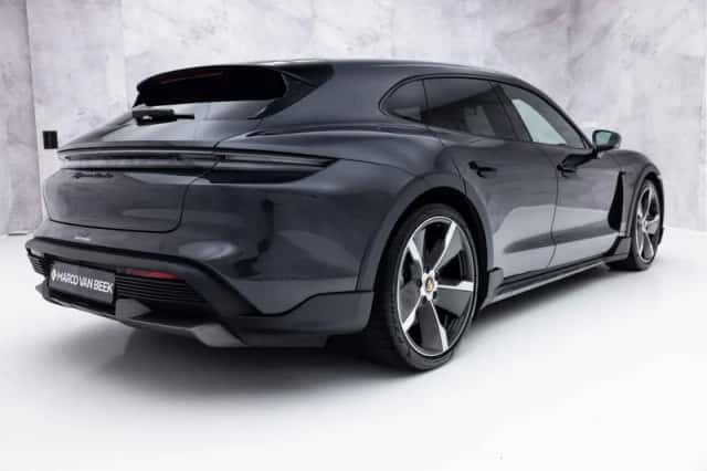 Porsche Taycan (2022) thumbnail 2
