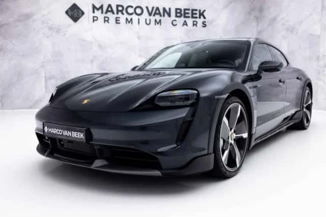Porsche Taycan (2022) thumbnail 4