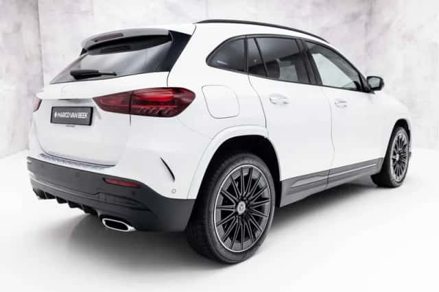 Mercedes-Benz GLA (2024) thumbnail 2