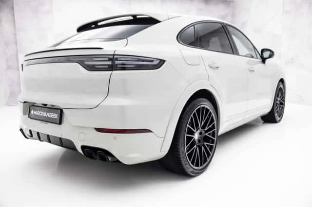 Porsche Cayenne (2023) thumbnail 2