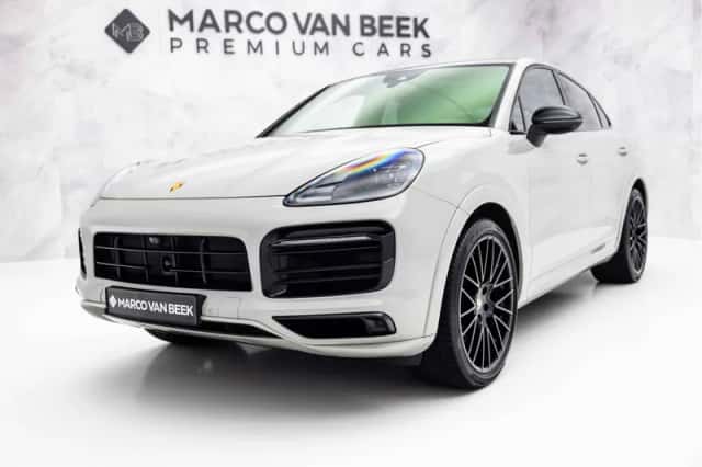 Porsche Cayenne (2023) thumbnail 4