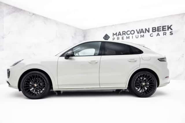 Porsche Cayenne (2023) thumbnail 5