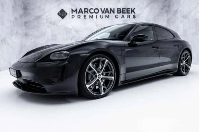 Porsche Taycan (2022) thumbnail 1