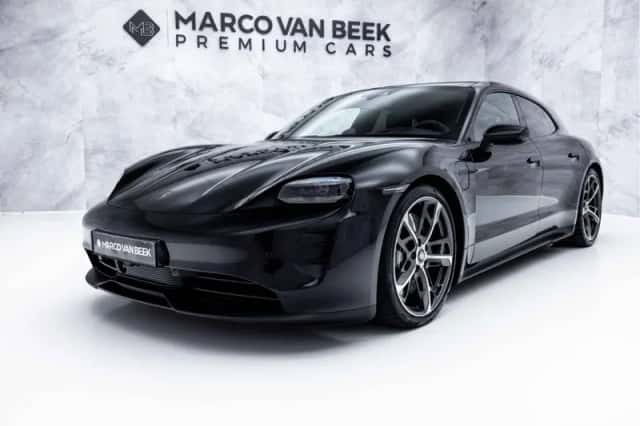 Porsche Taycan (2022) thumbnail 4
