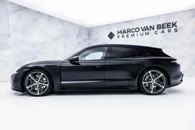 Porsche Taycan (2022) thumbnail 5