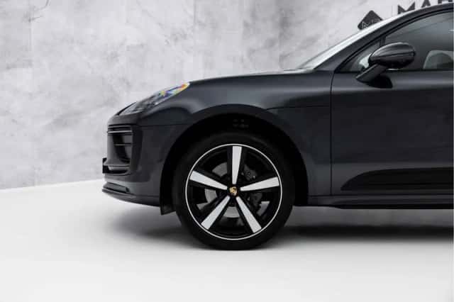 Porsche Macan (2022) thumbnail 5