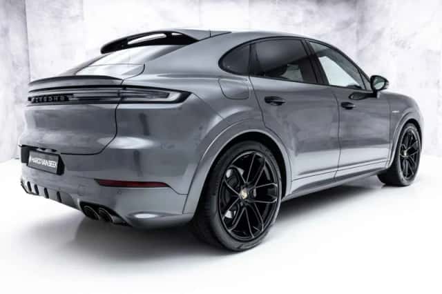 Porsche Cayenne (2025) thumbnail 2