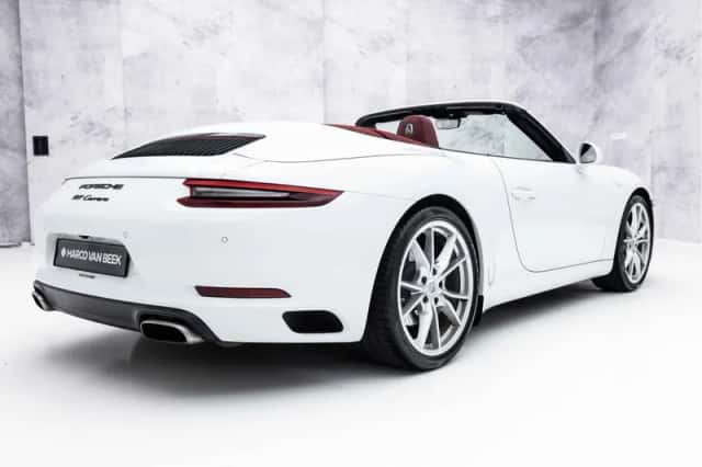 Porsche 911 (2017) thumbnail 4