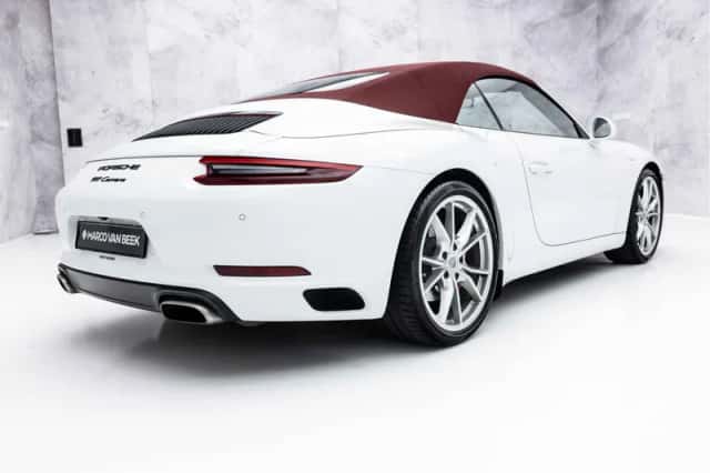 Porsche 911 (2017) thumbnail 5