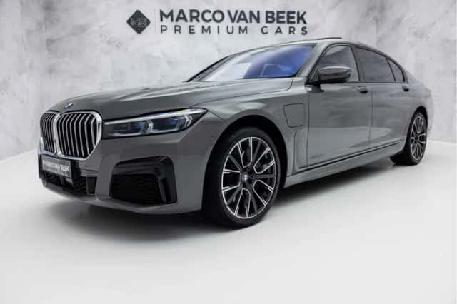 BMW 7-Serie (2020) thumbnail 1