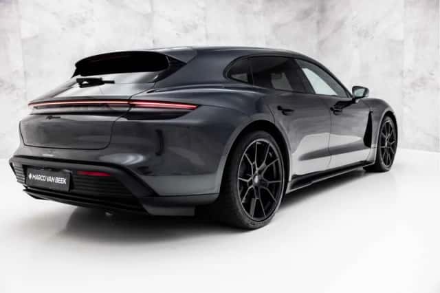 Porsche Taycan (2022) thumbnail 2