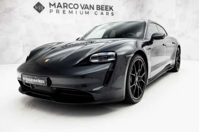 Porsche Taycan (2022) thumbnail 4