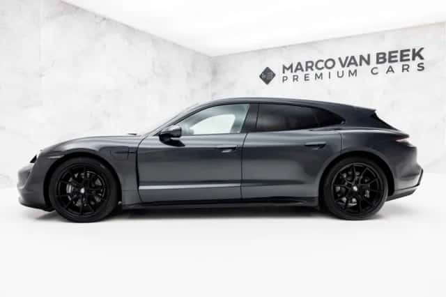 Porsche Taycan (2022) thumbnail 5