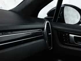 Porsche Cayenne (2019) thumbnail 54