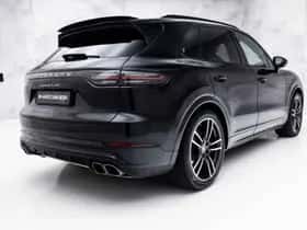 Porsche Cayenne (2018) thumbnail 2