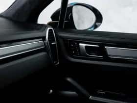Porsche Cayenne (2018) thumbnail 51