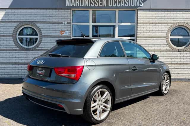 Audi A1 (2011) thumbnail 2