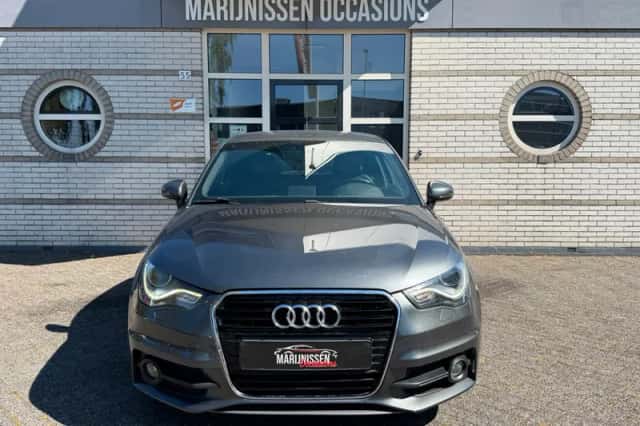 Audi A1 (2011) thumbnail 3