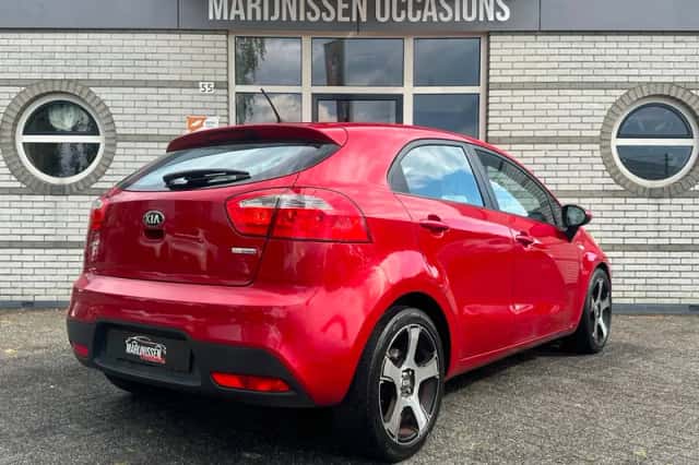Kia Rio (2014) thumbnail 2