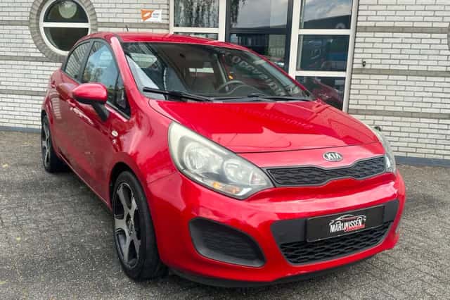 Kia Rio (2014) thumbnail 3