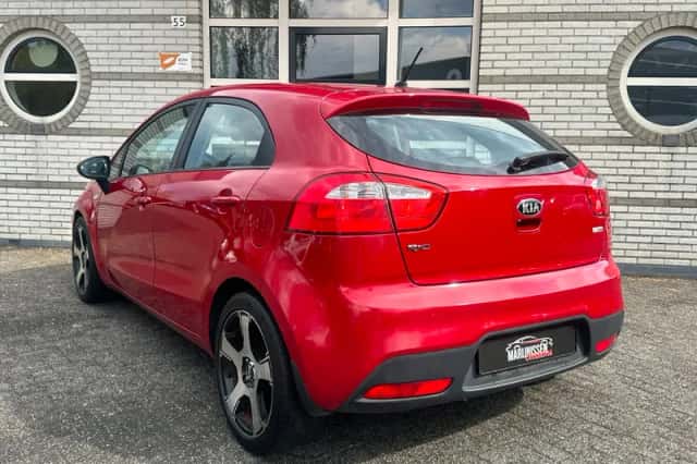Kia Rio (2014) thumbnail 4