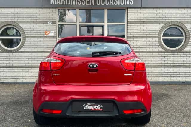 Kia Rio (2014) thumbnail 6