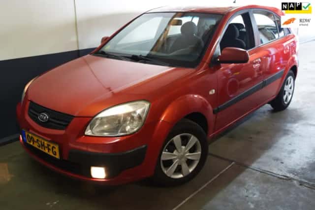 Kia Rio (2006) thumbnail 2