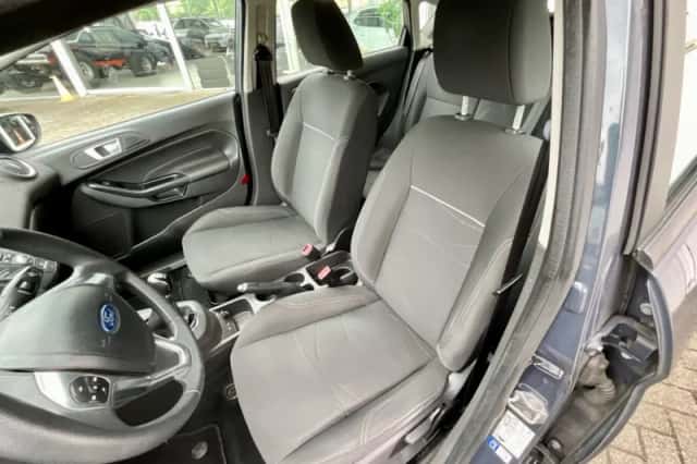 Ford Fiesta (2015) thumbnail 2