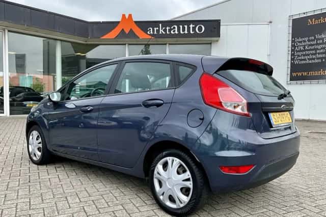 Ford Fiesta (2015) thumbnail 3
