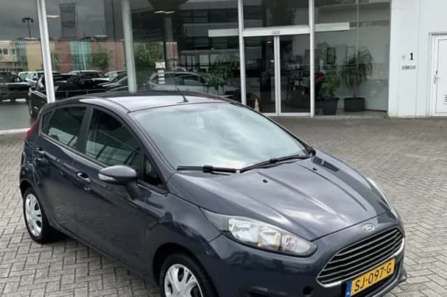 Ford Fiesta (2015) thumbnail 5
