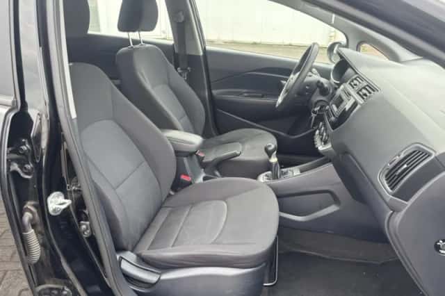 Kia Rio (2017) thumbnail 2