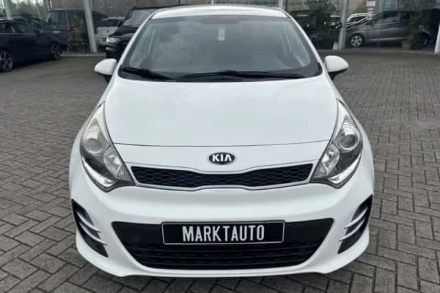 Kia Rio (2016) thumbnail 6