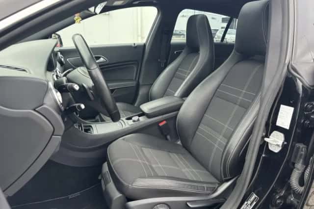 Mercedes-Benz CLA-Klasse (2016) thumbnail 2