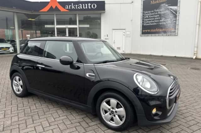 MINI Cooper (2018) thumbnail 1
