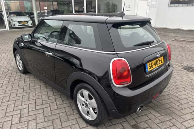 MINI Cooper (2018) thumbnail 3