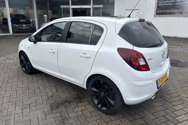 Opel Corsa (2012) thumbnail 3