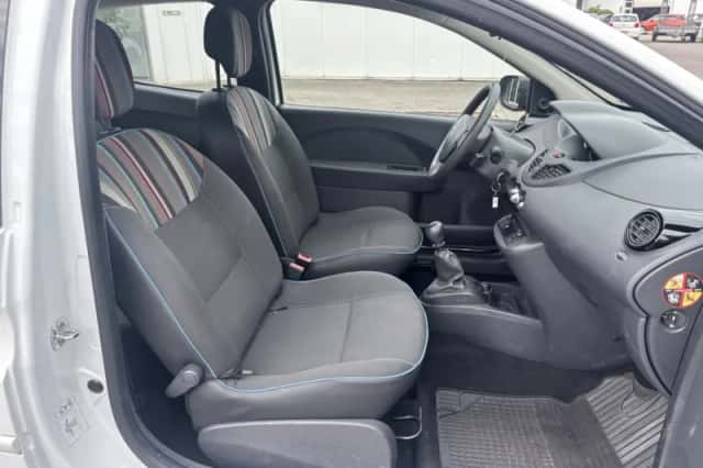 Renault Twingo (2013) thumbnail 2