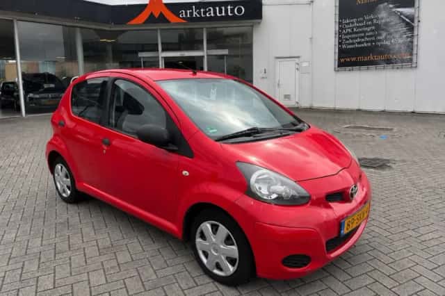 Toyota Aygo (2011) thumbnail 1