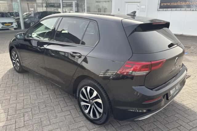 Volkswagen Golf (2021) thumbnail 3