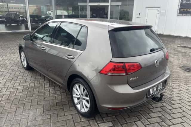 Volkswagen Golf (2015) thumbnail 3