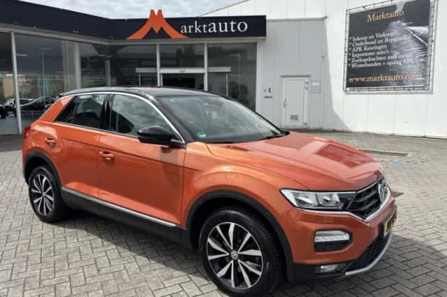 Volkswagen T-Roc (2018) thumbnail 1