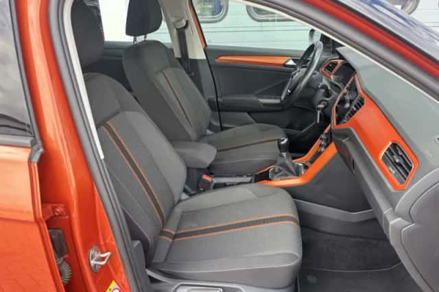 Volkswagen T-Roc (2018) thumbnail 2