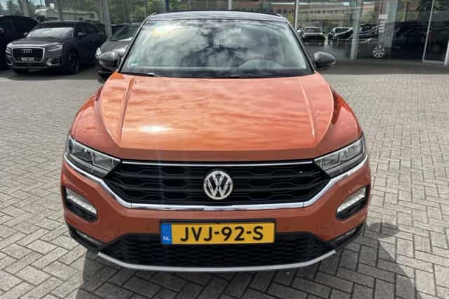 Volkswagen T-Roc (2018) thumbnail 6