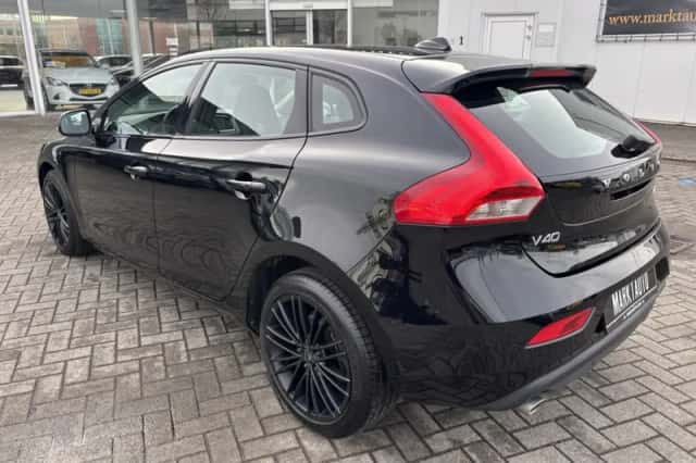 Volvo V40 (2019) thumbnail 3