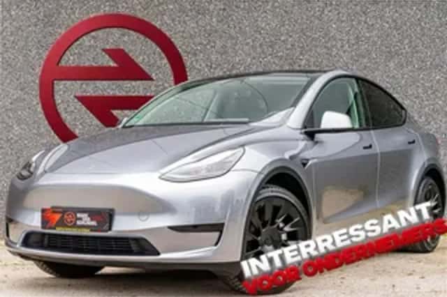 Tesla Model Y (2024) thumbnail 1