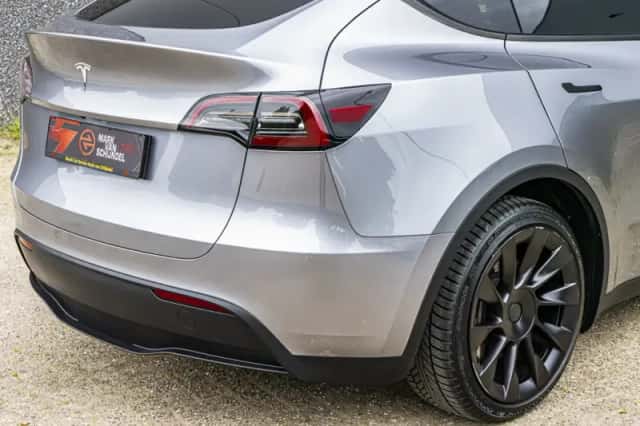 Tesla Model Y (2024) thumbnail 6